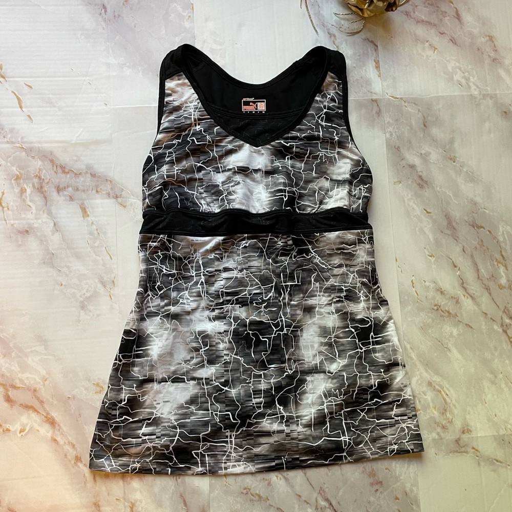 Puma black and white work out tank in size Large